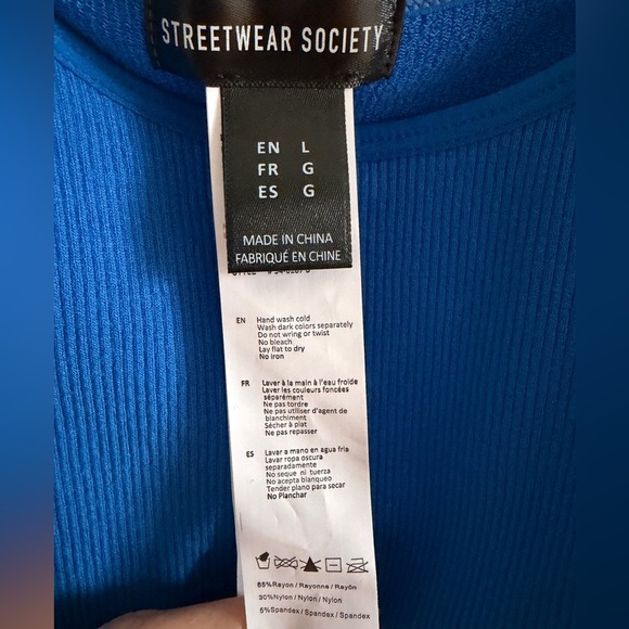 Cropped Tank Top - Picture 2 of 3